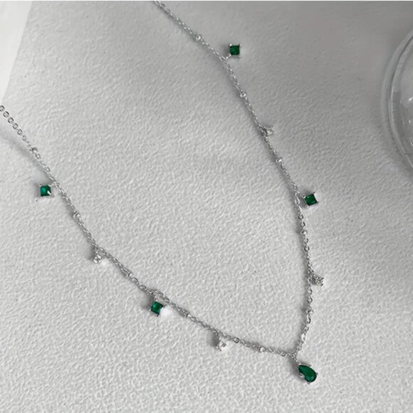 🍏50% OFF/3+...Dainty Necklace With Small Clear and Green Crystals (Silver Tone) - Picture 5 of 10